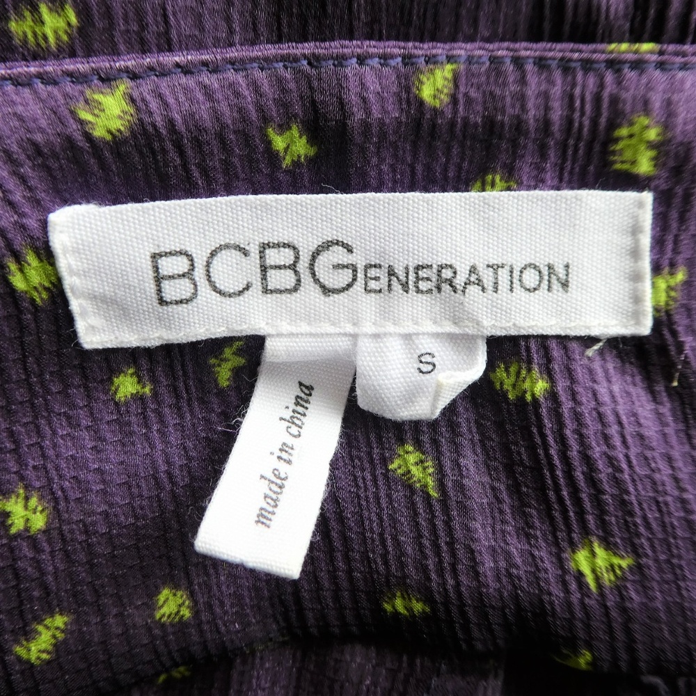 BCBGeneration Blouse V Back Cutout Purple Yellow - Picture 6 of 6